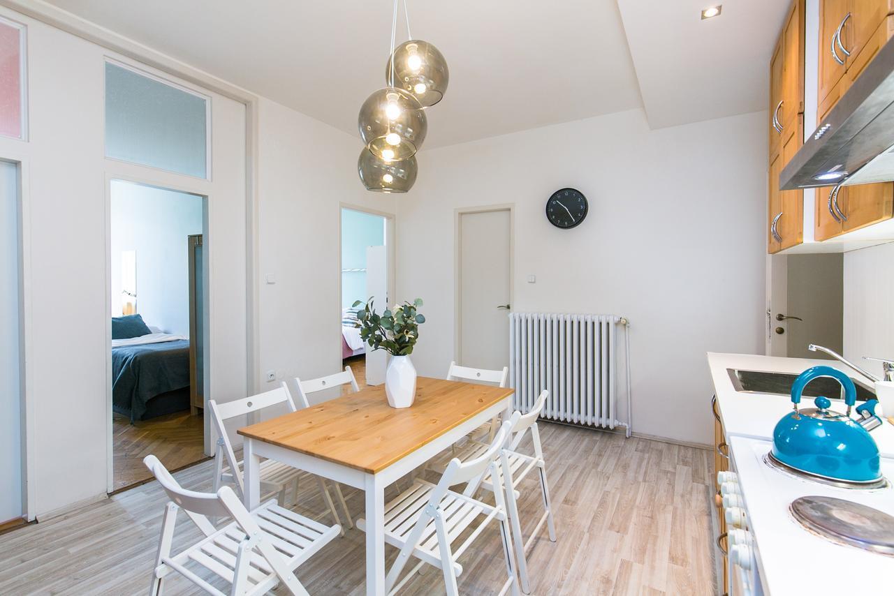 Apartments Ve Smeckach 27 Прага Экстерьер фото
